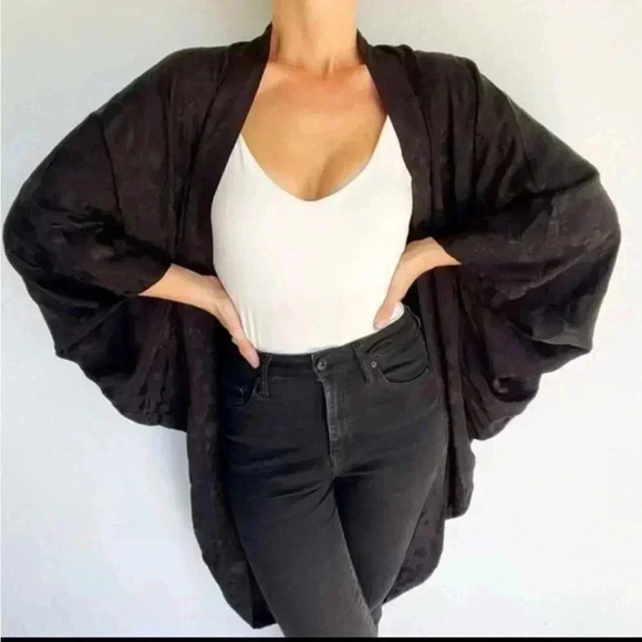 NWT Women’s Whimsigoth Feminine Lightweight Floral Romantic Kimono Cover Up - Picture 2 of 10